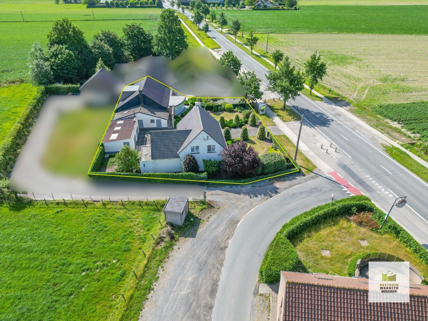 Woning met 4 slaapkamers, garage + bijgebouw +/- 220 m2 (incl verdieping) foto 2