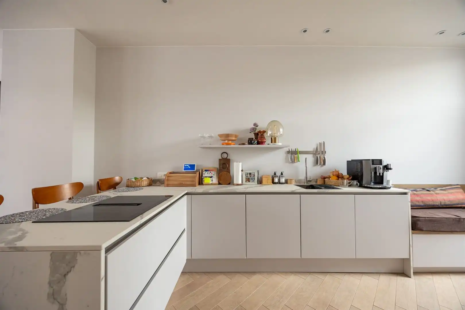 Woning met 2 gerenoveerde appartementen foto 23