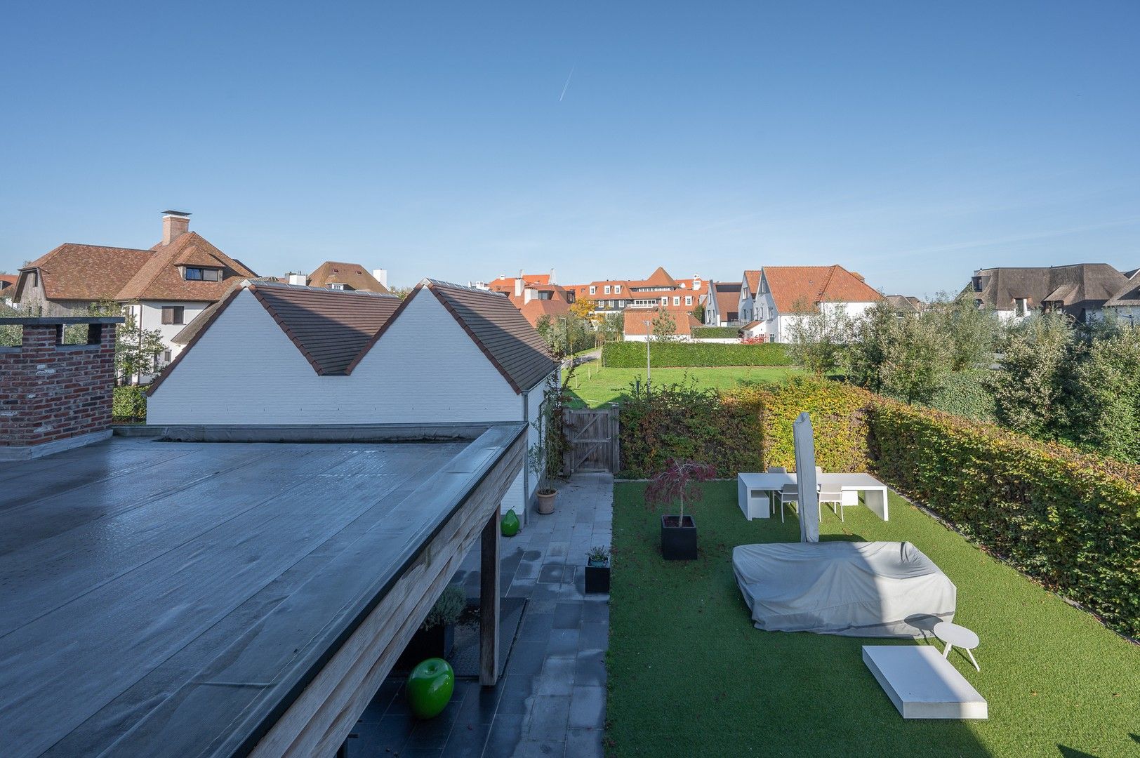 Magnifieke koppelvilla heel rustig gelegen in Duinenwater, vlakbij het meer en het centrum van Knokke. foto 18