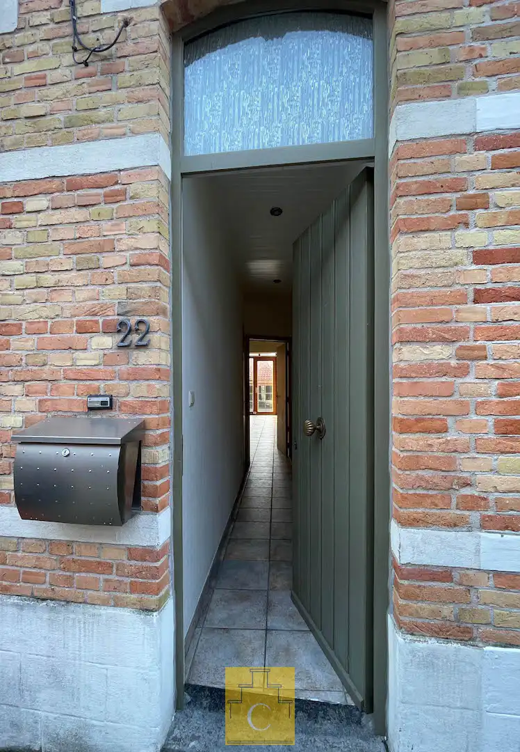 Instapklare trapgevelwoning met zonnig terrastuintje en grote berging, centrum, rustige straat omgeving ’t Zand foto 2