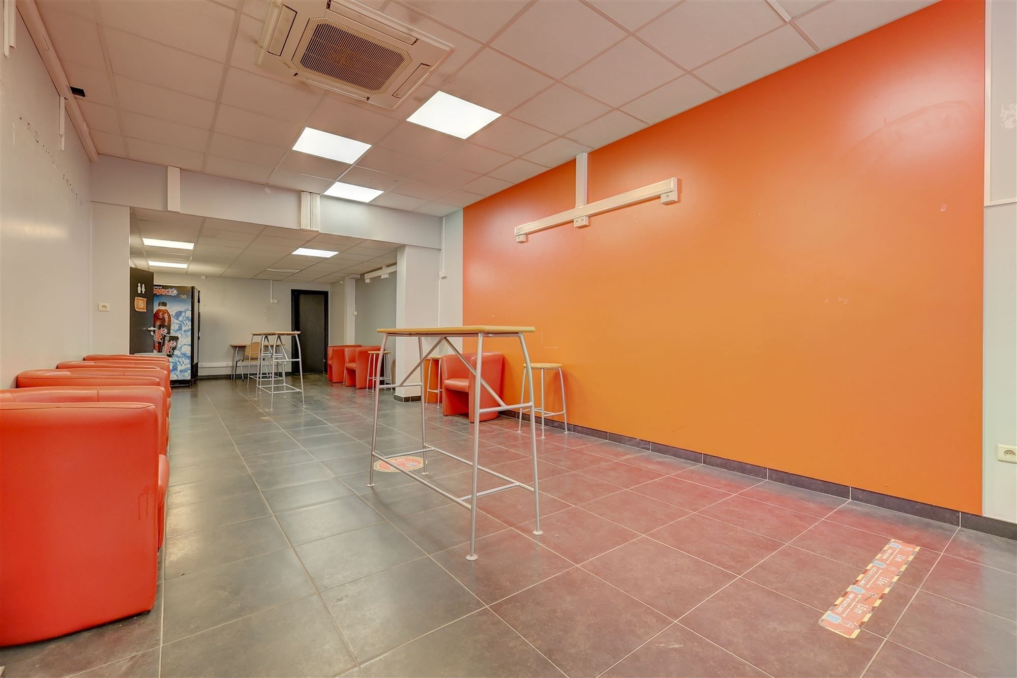 Handelsgelijkvloers op uitstekende ligging in Wilrijk te huur foto 5
