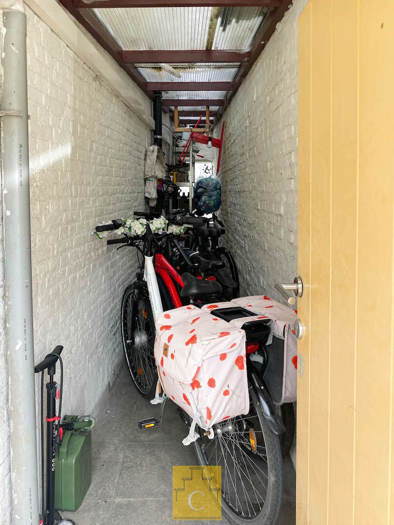 Verzorgde rijwoning met koertje en fietsenpoort op centrale ligging. foto 15