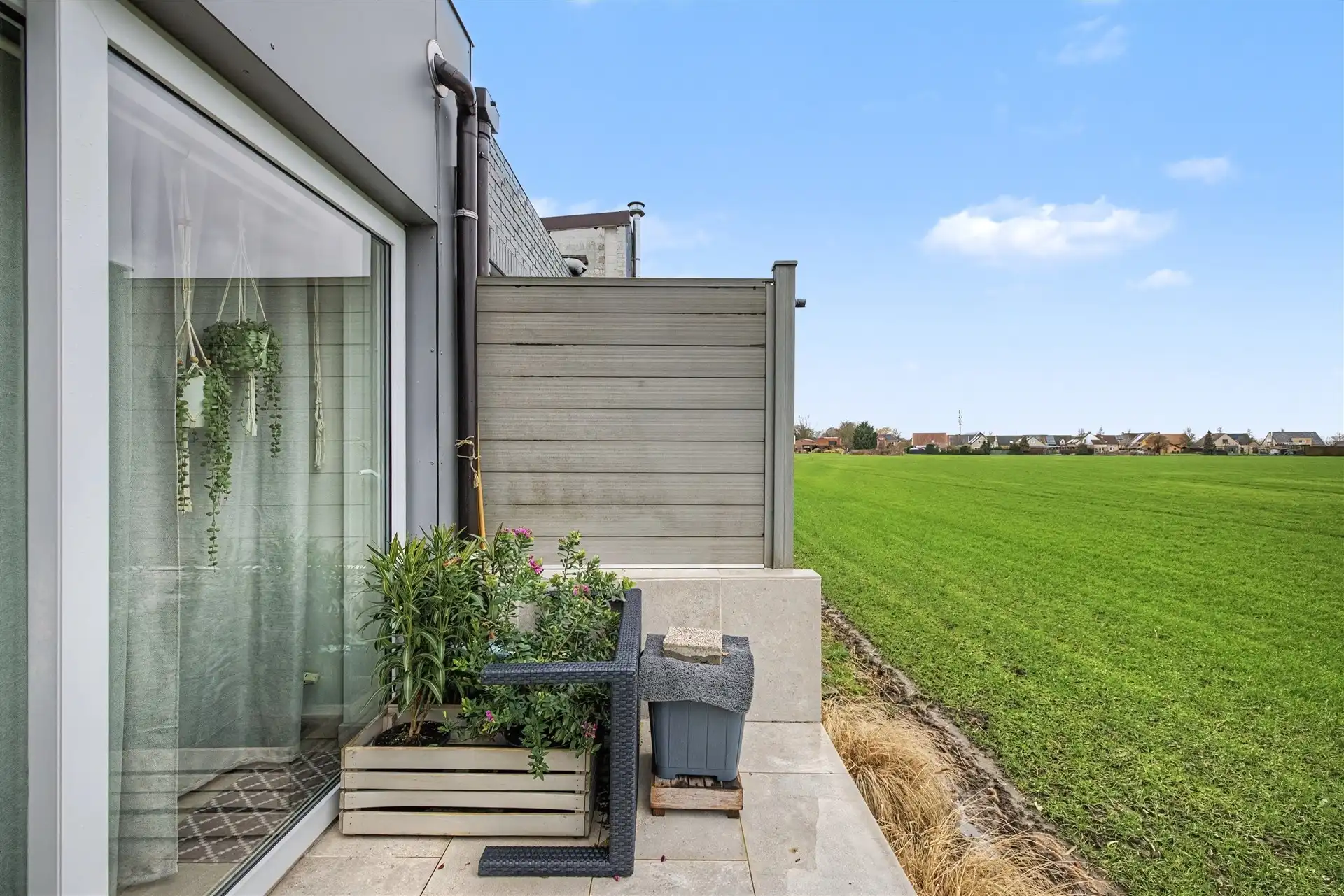 Charmante starterswoning met prachtig uitzicht foto 14