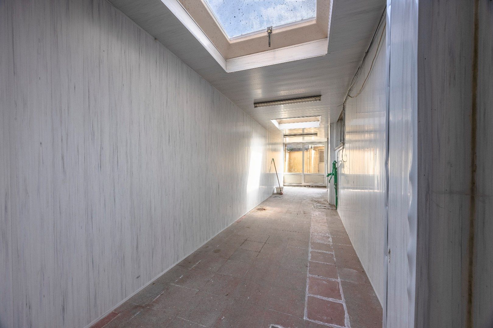 Te renoveren woning met garage en tuin  foto 18