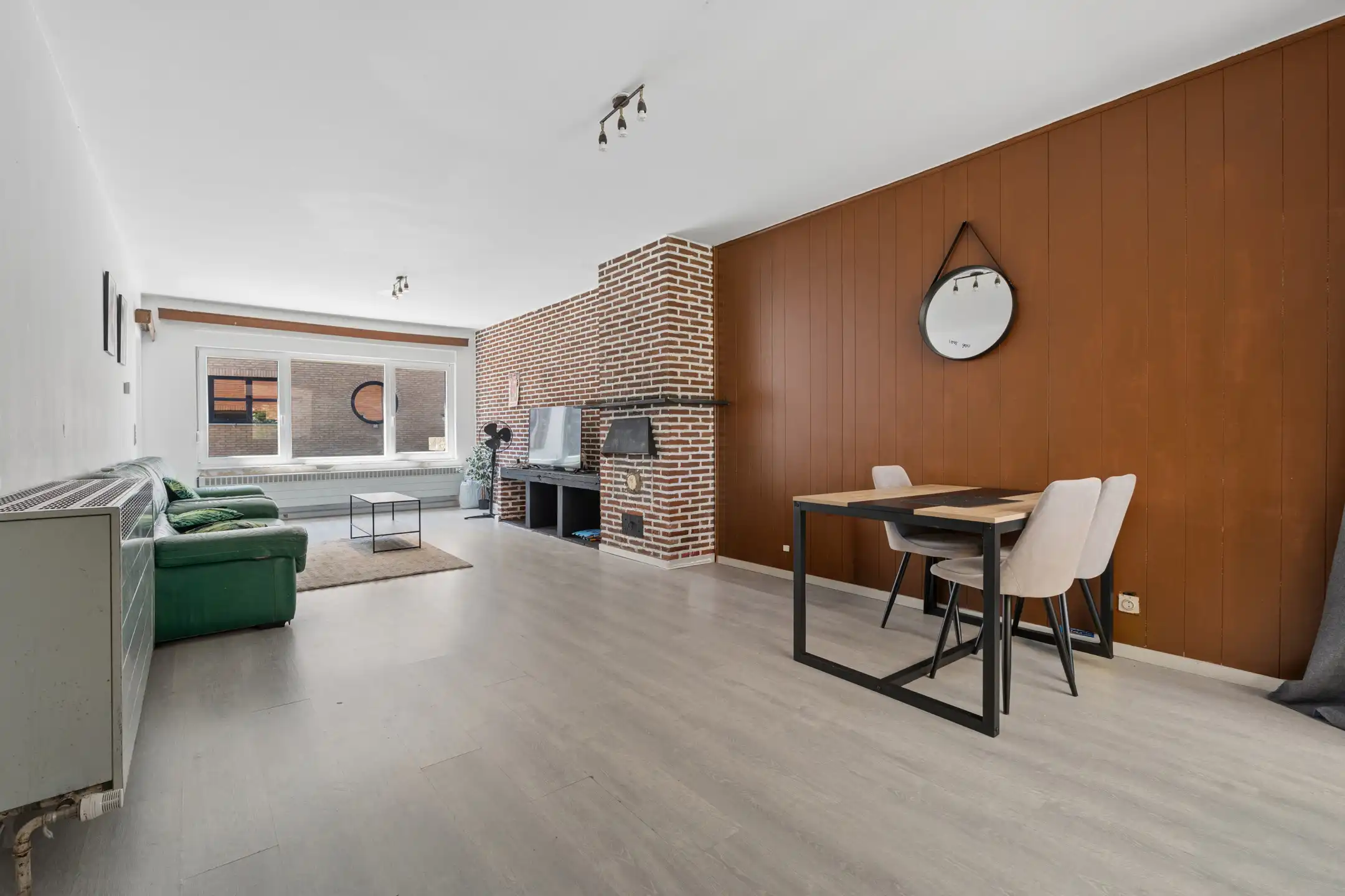 3-gevelwoning nabij Okegem dorp en station foto 3