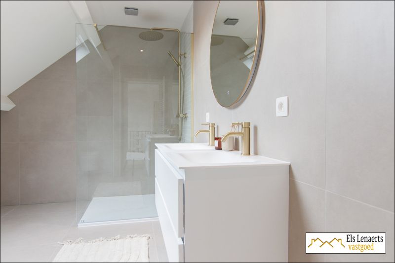 Prachtig gerenoveerde woning op topligging! foto 25
