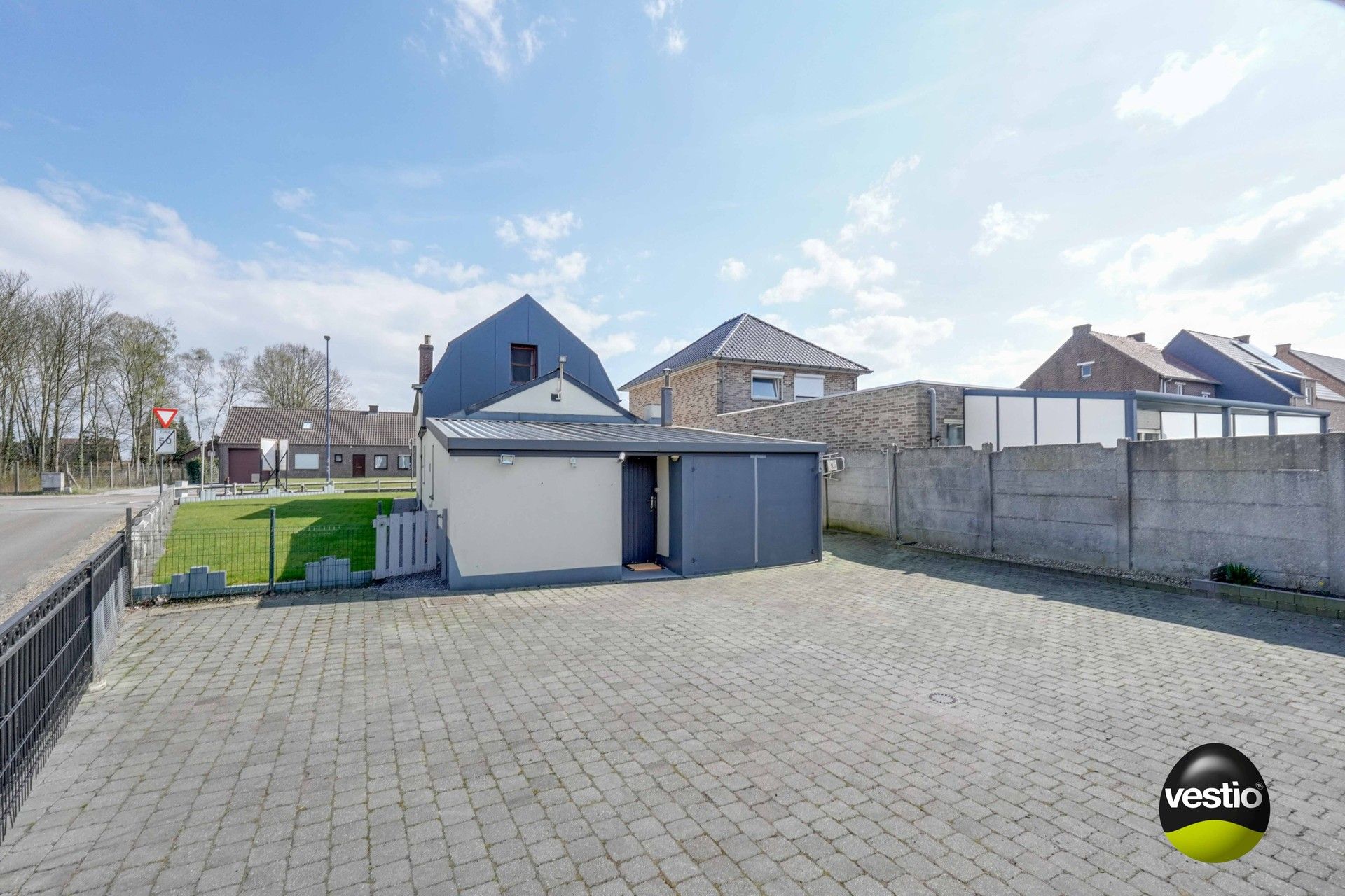 KARAKTERVOLLE, TE RENOVEREN WONING VLAKBIJ CENTRUM VAN OPGLABBEEK foto 23
