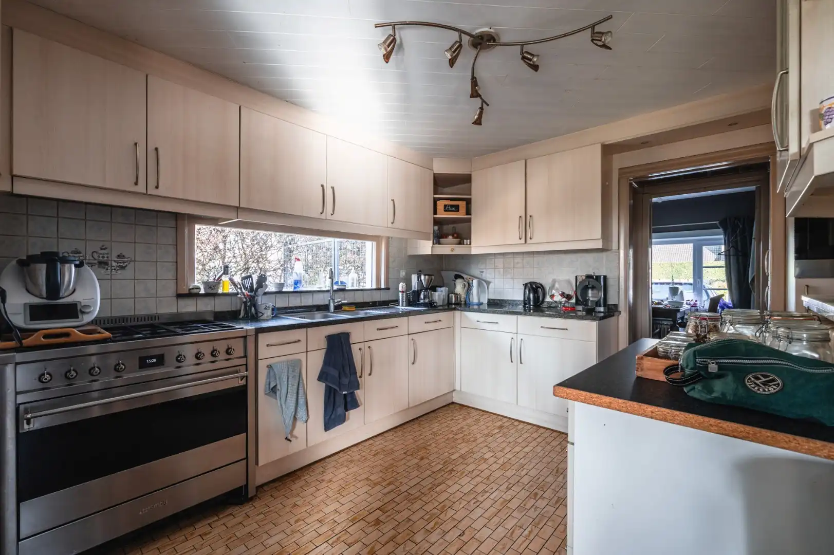 Alleenstaande en bijhuis op ongeveer 809 m² te Torhout. foto 12