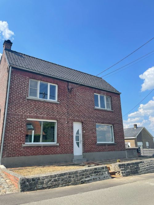 Energiezuinige halfopen bebouwing met grote tuin te huur in Zwalm foto {{pictureIndex}}
