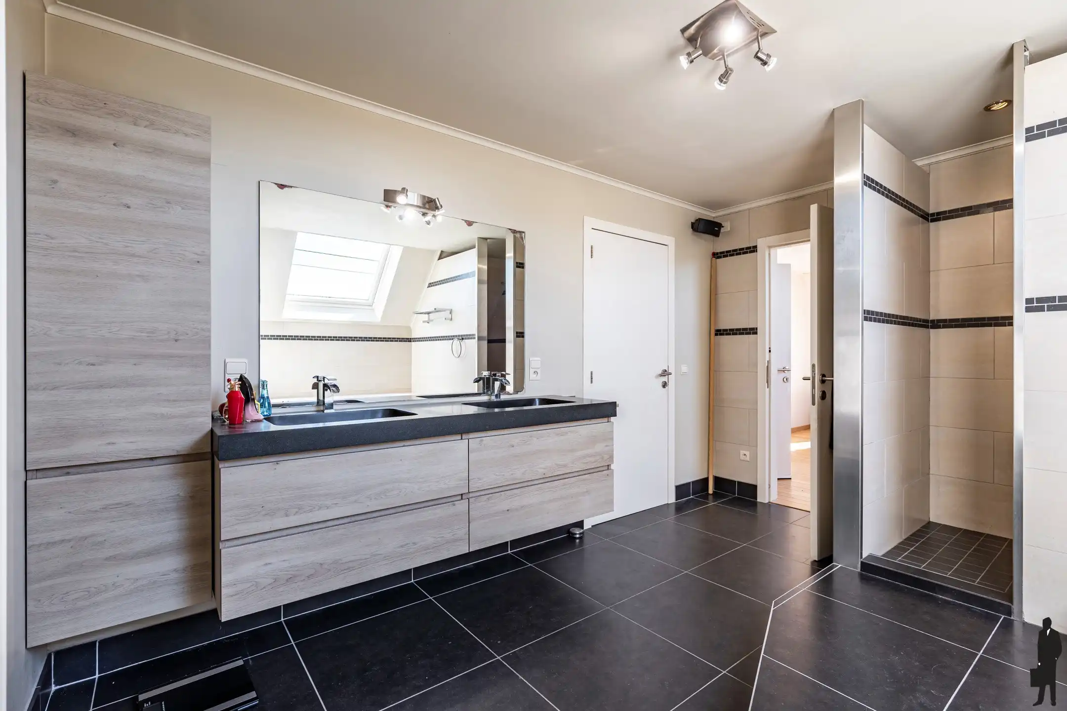 Unieke, ruime architectenvilla met riante kelder en werkbox foto 17