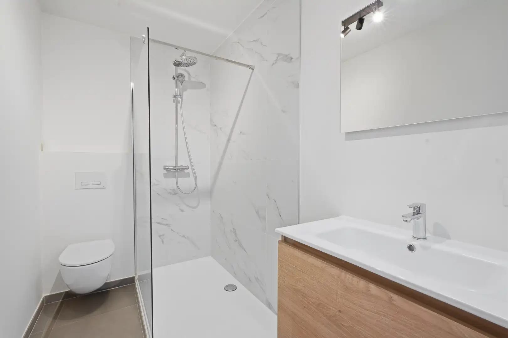 Nieuwbouwappartement met 1 slaapkamer en bovengrondse staanplaats te huur in Oudenburg! foto 5