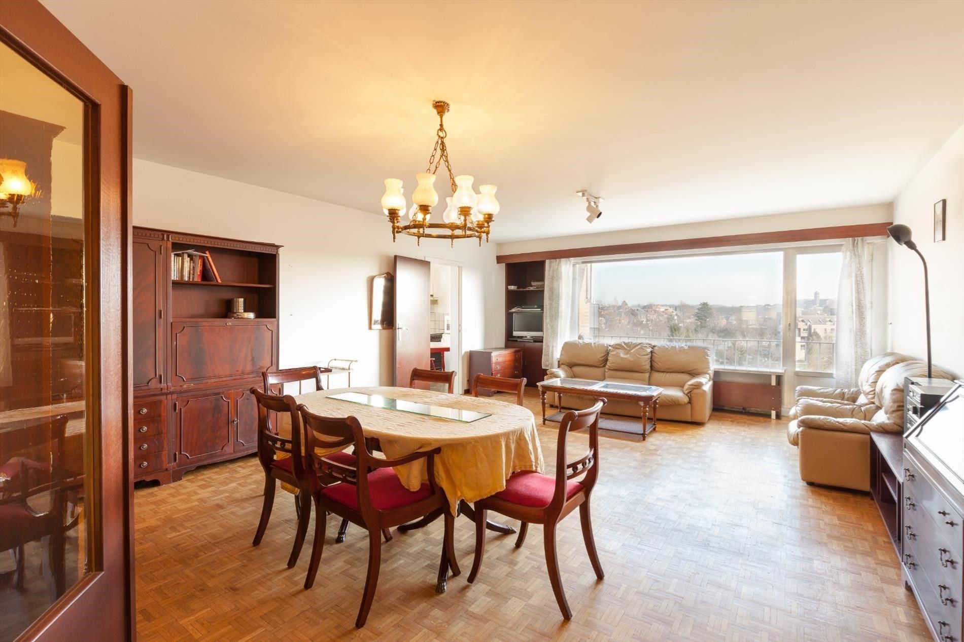 Te renoveren appartement op strategische locatie met terras foto 2