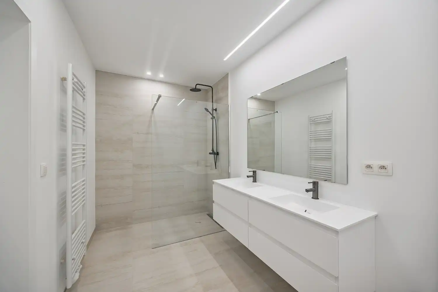 Gelijkvloers pareltje ±140m² met stadstuin en terras in hartje Antwerpen – Gerenoveerd in 2025 foto 9