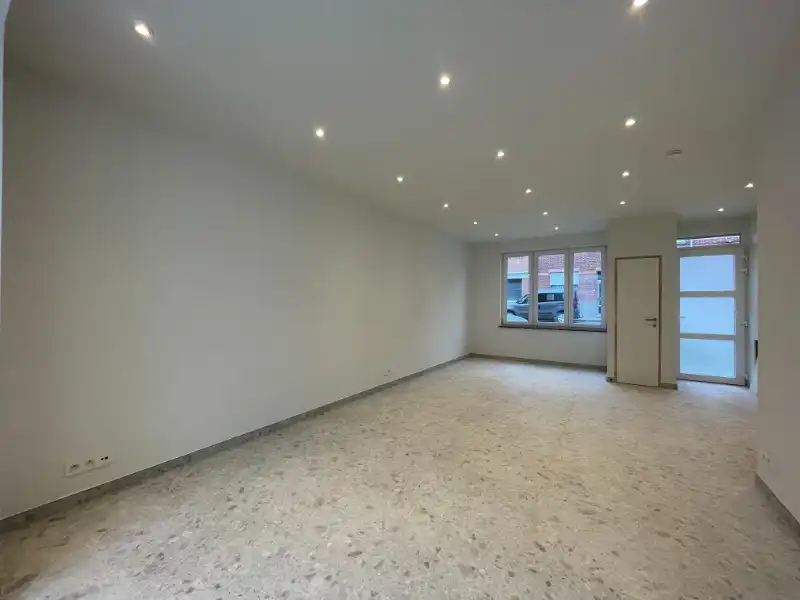 Totaal gerenoveerde woning met terras nabij UZ Gent foto 3