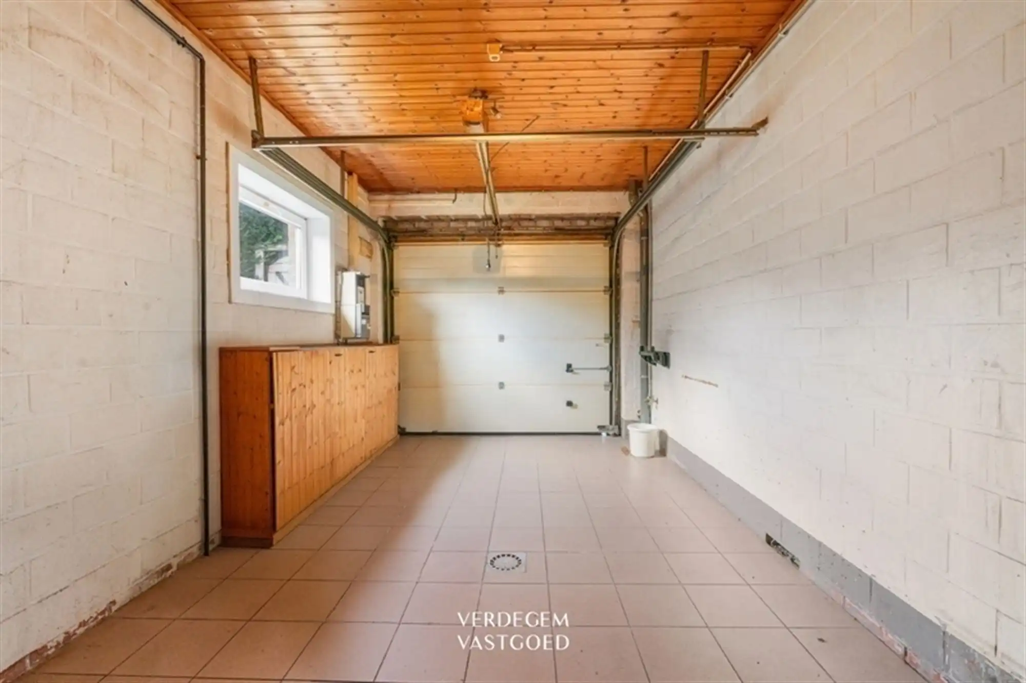 Rustig gelegen, vrijstaande woning met 6 slaapkamers op mooi perceel foto 19