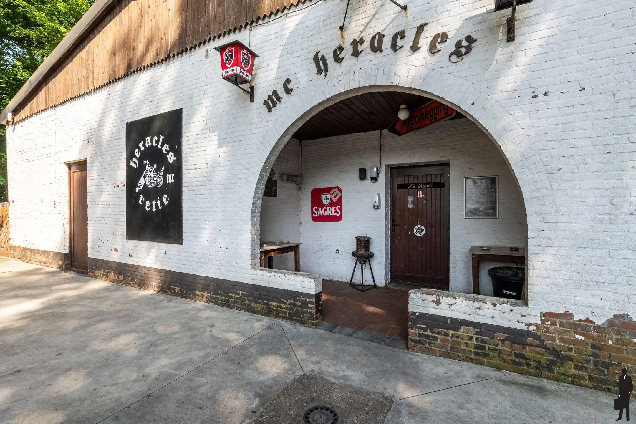 Clubgebouw-chalet 'Heracles' op groen perceel van 3.000m²  foto 3