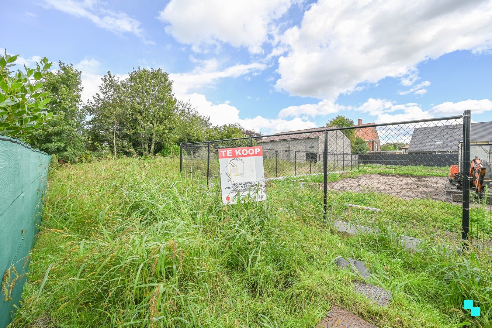 Bouwgrond voor villabouw in doodlopende straat foto {{pictureIndex}}