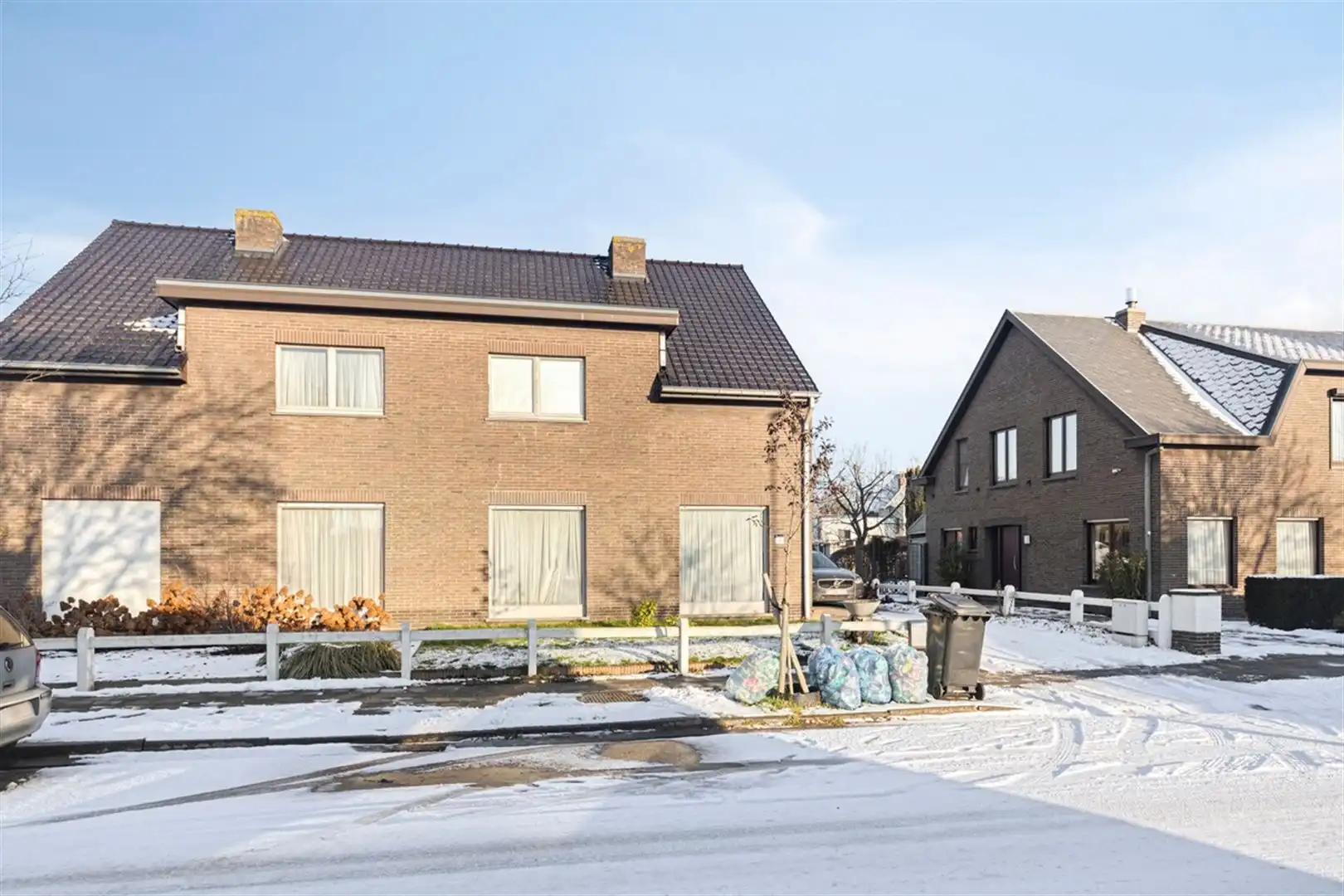 Gezellige, rustig gelegen woning op 413 m² met zonnige tuin, garage en 3 slaapkamers. foto {{pictureIndex}}