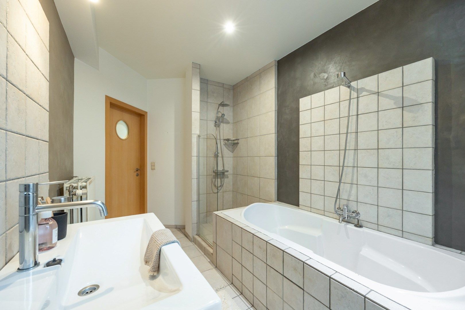 Ruime riante woning met garage in het historische centrum! foto 16