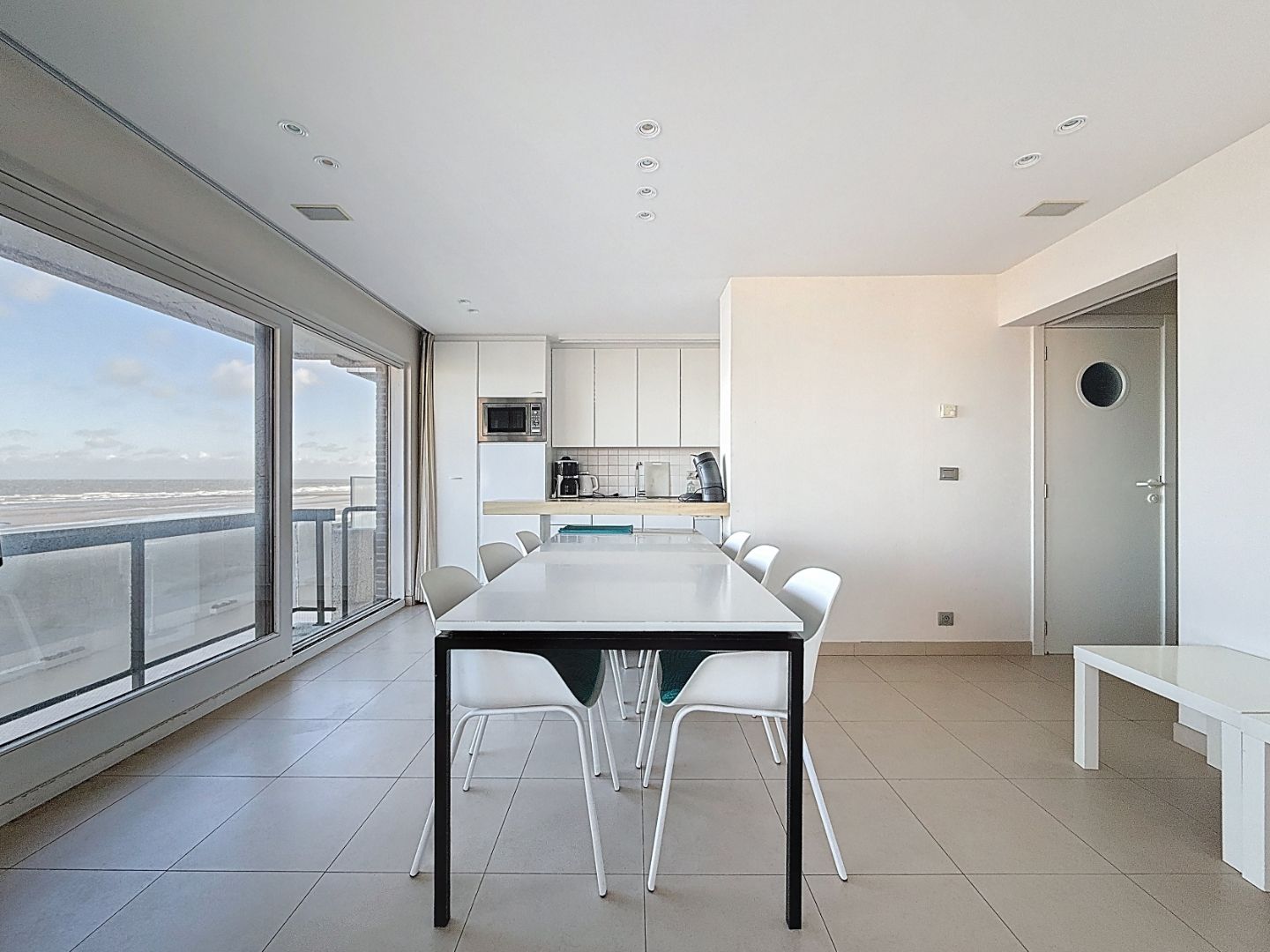 Ruim hoekappartement met zicht op zee foto 3