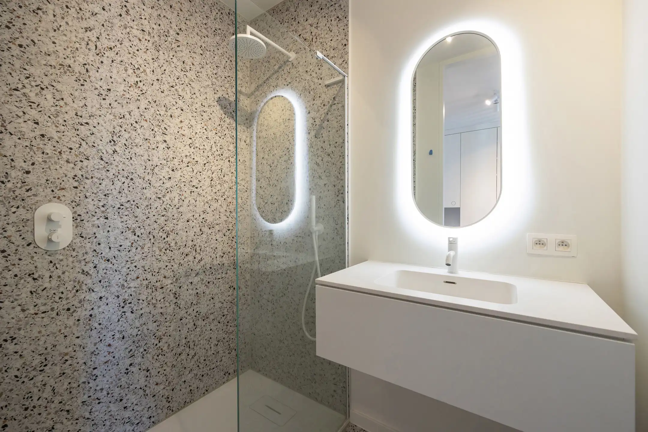 ANTWERPEN-ZUID - Eénslaapkamer appartement met magnifieke terrassen foto 10