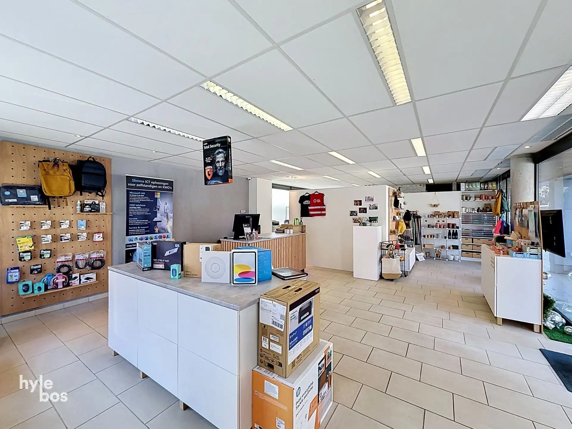 Winkelruimte in commercieel centrum van Belsele foto 3