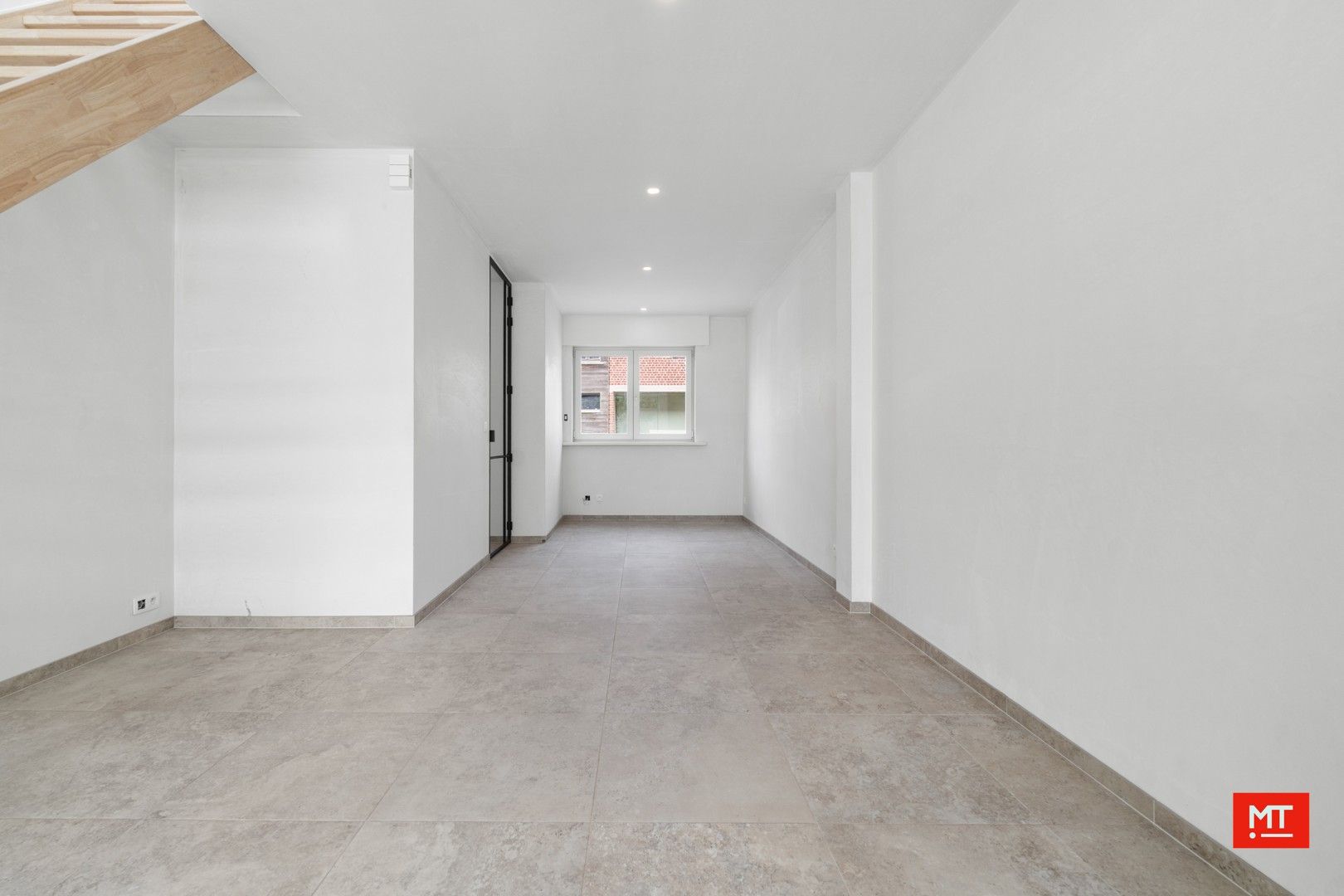 Volledig gerenoveerde woning met 3 slaapkamers, tuin en uitweg foto 11