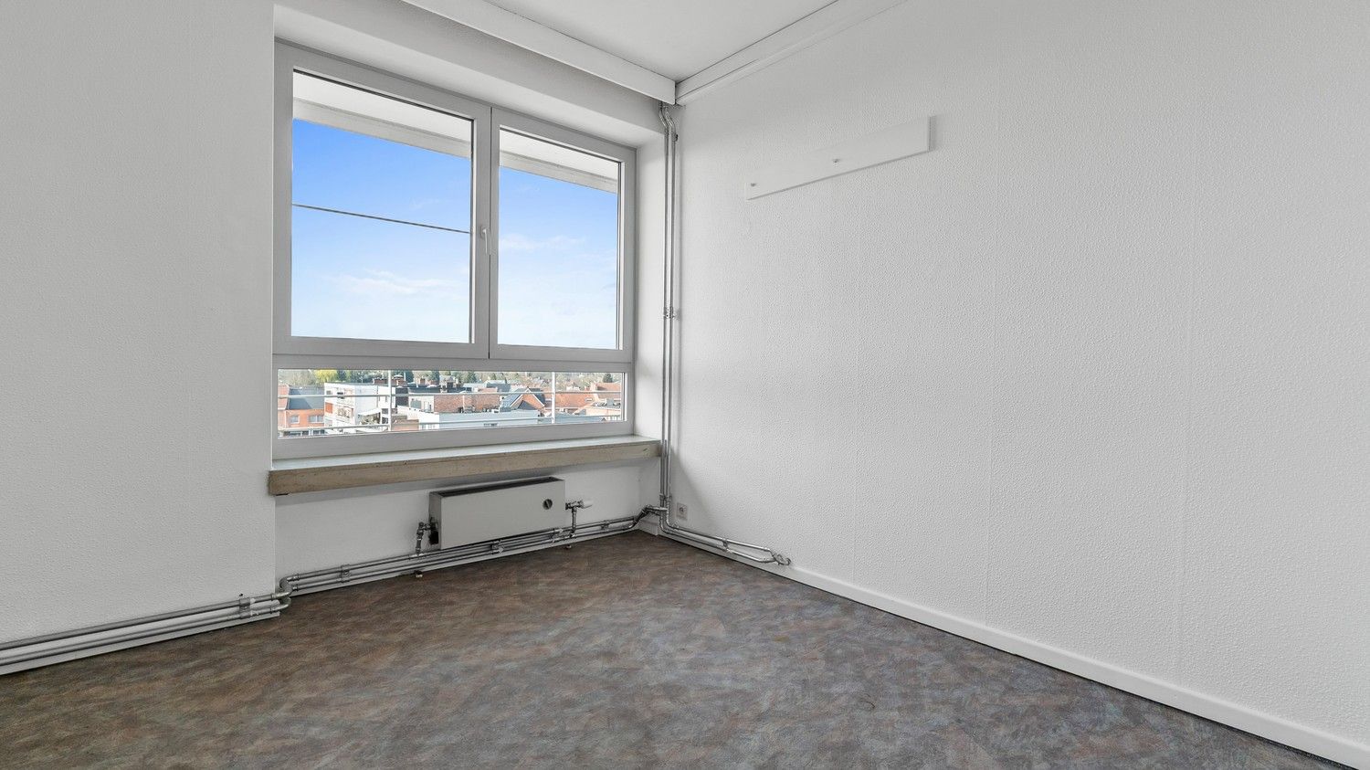 Ruim en lichtrijk appartement met 3 slaapkamers, kelder en autostaanplaats foto 13