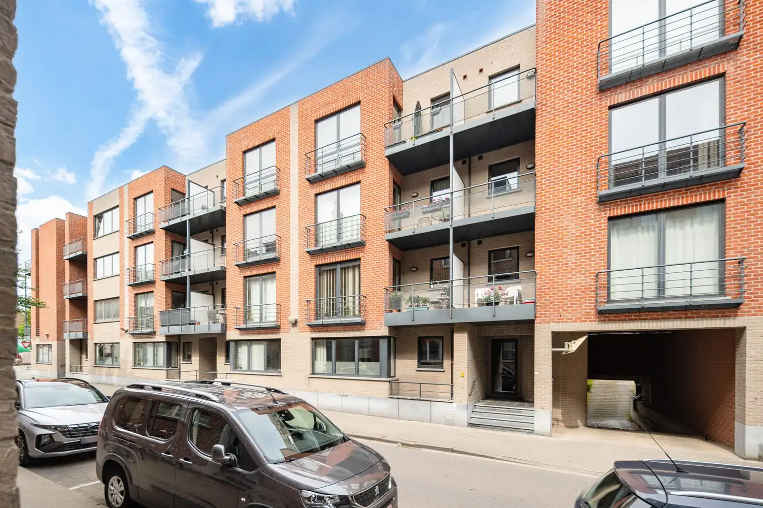 Centraal gelegen en energiezuinig(B-label) appartement met 2 slaapkamers, een terras en een kelder nabij het UZ Gasthuisberg te Leuven! foto {{pictureIndex}}