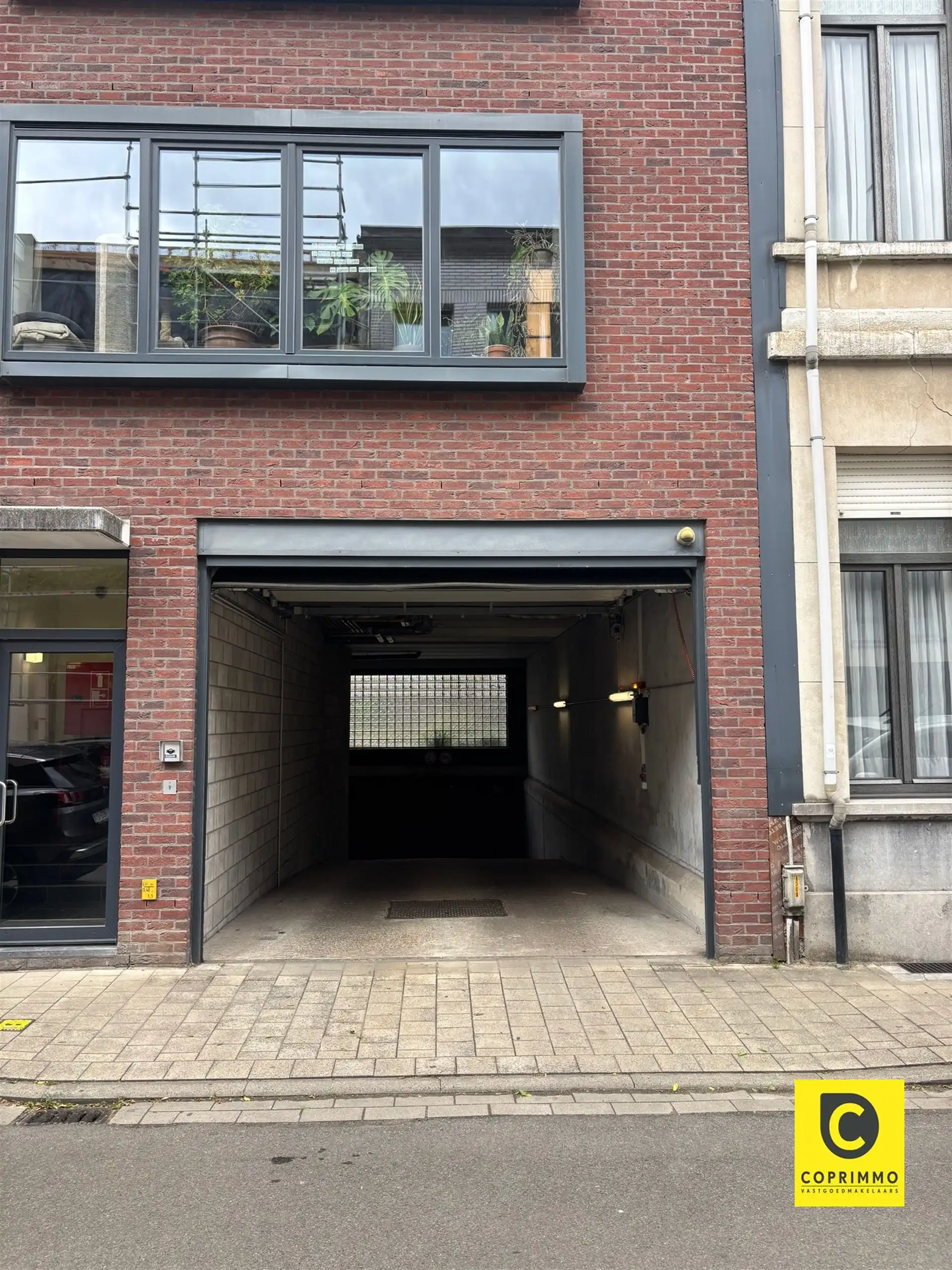Ondergrondse autostaanplaats te koop! foto 4