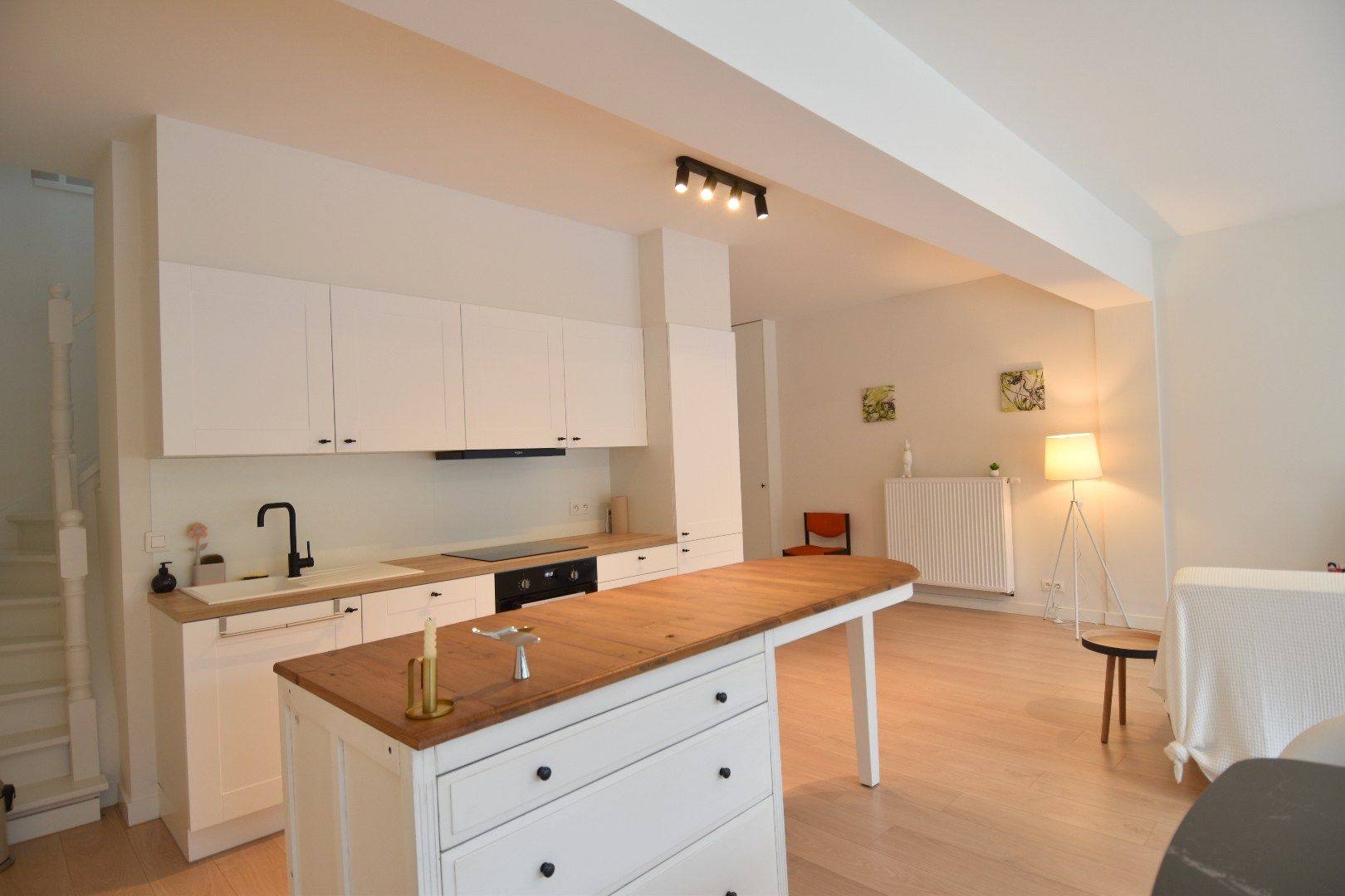 Gerenoveerde woning met tuin en 3 slaapkamers in Kortrijk foto 3