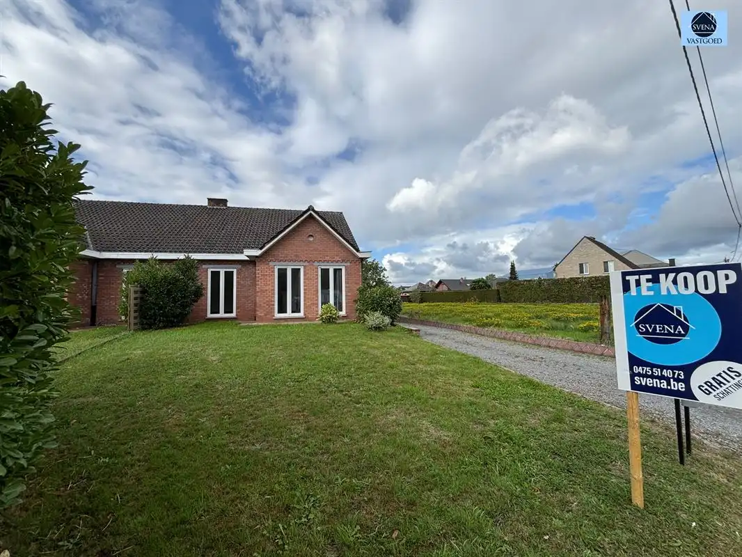 HALFOPENBEBOUWING MET 3 SLAAPKAMERS, TUIN EN GARAGE foto 2