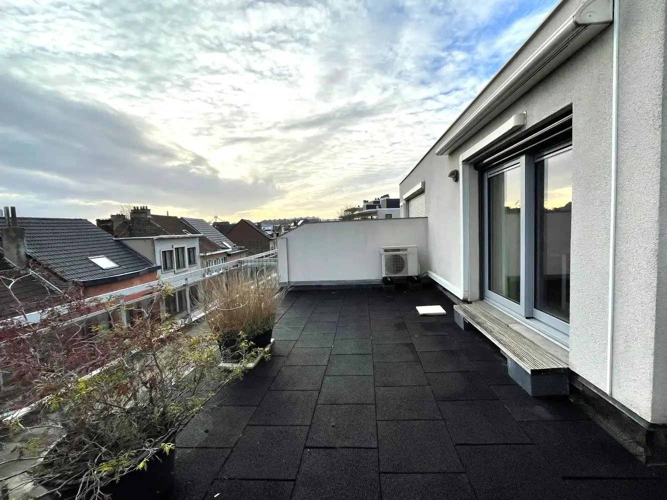 Studio penthouse met ruime terrassen en autostaanplaats foto {{pictureIndex}}