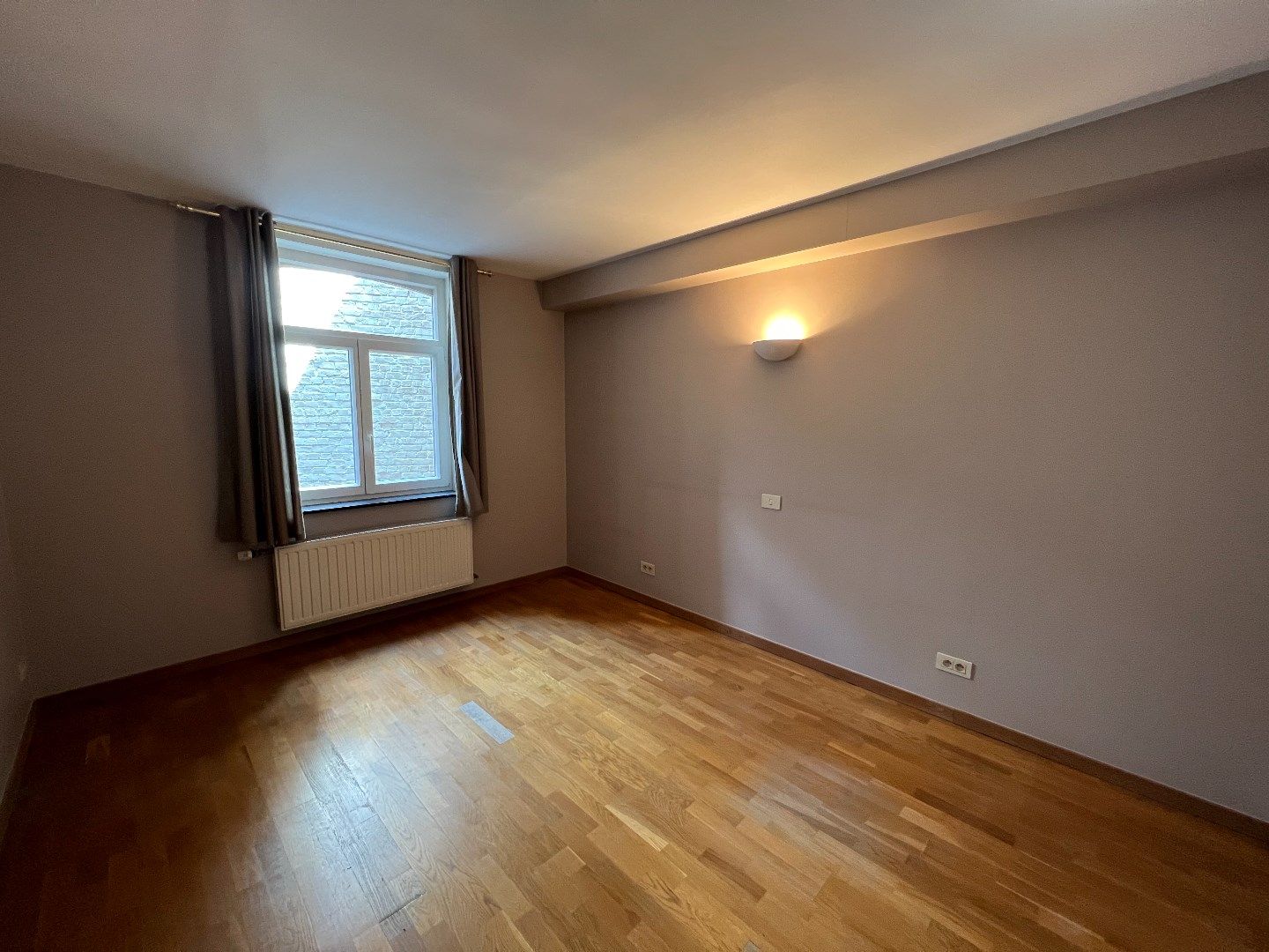 GEZELLIG APPARTEMENT MET 2 SLAAPKAMERS IN CENTRUM IEPER foto 11