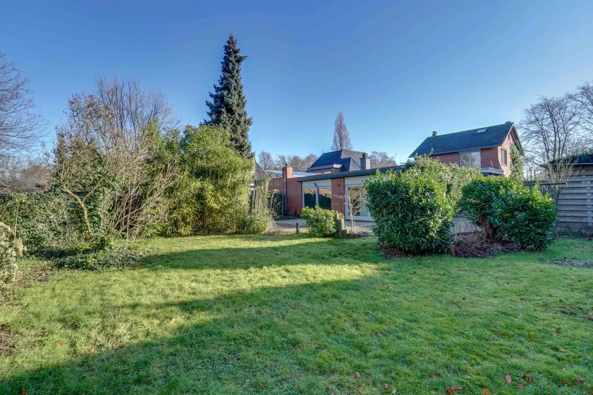 Veelzijdige vrijstaande woning met extra appartement foto 18