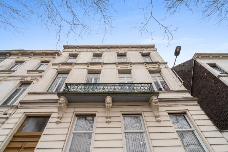 --- NIEUW --- Prachtig gelegen, te renoveren herenhuis aan de Visserij! foto 2