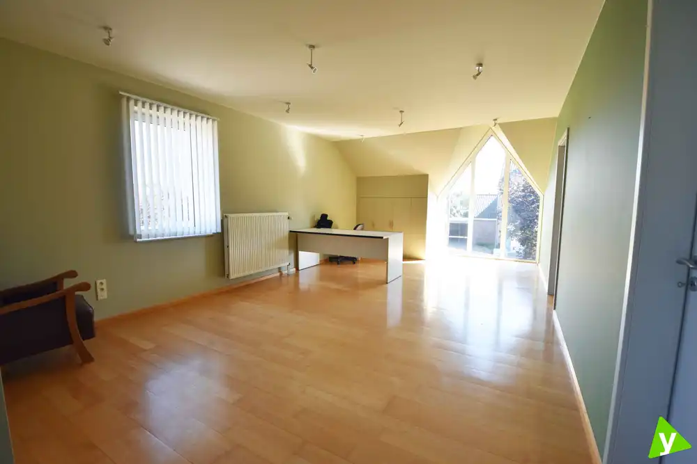 Ruime woning nabij het centrum van Waarschoot foto 11