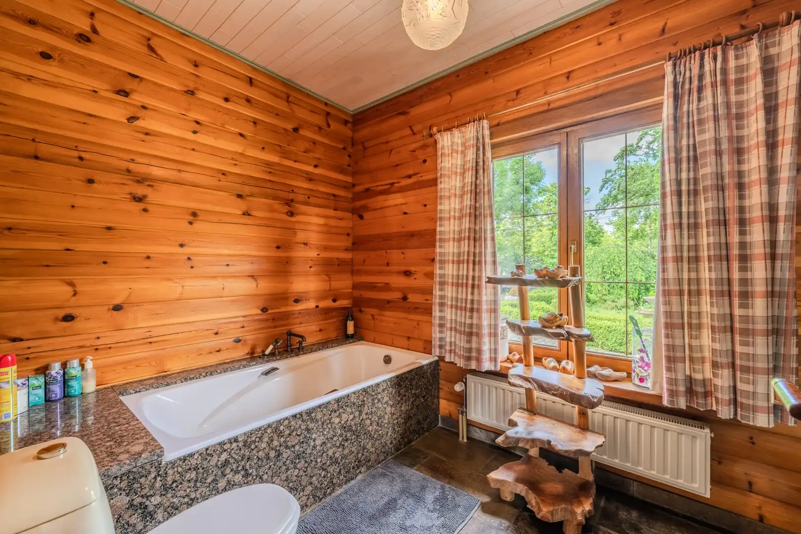 Ruime villa met mooie tuin foto 19