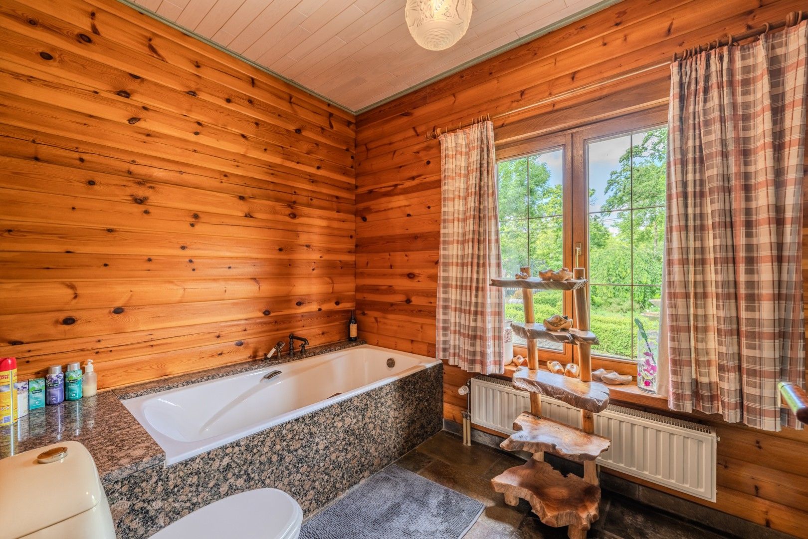 Ruime villa met mooie tuin foto 19