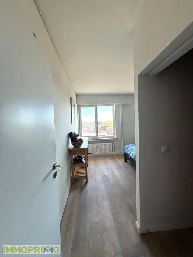 Zeer ruim en lichtrijk appartement te huur foto 15