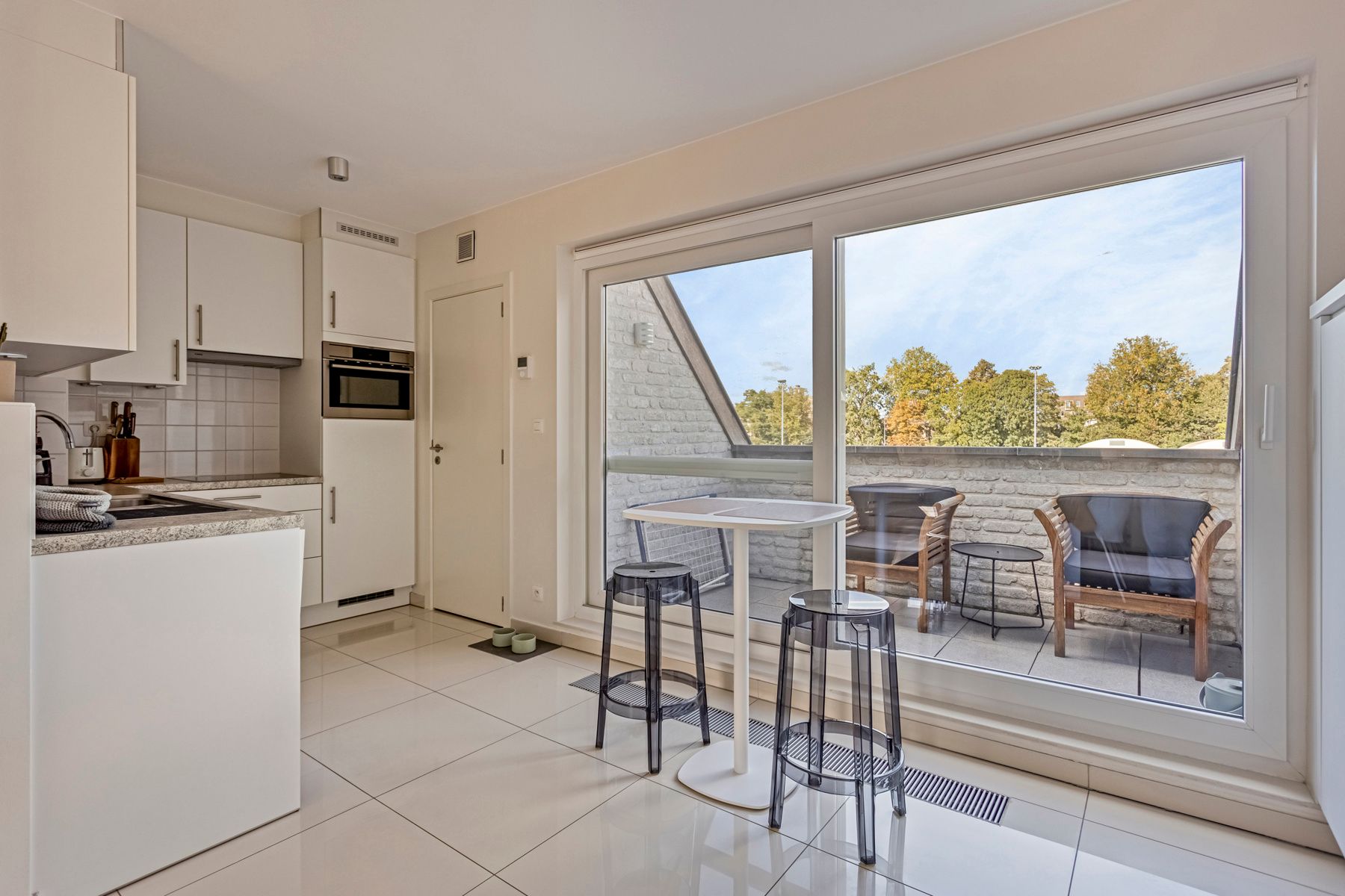 Instapklaar appartement met leuk terras ! foto 5