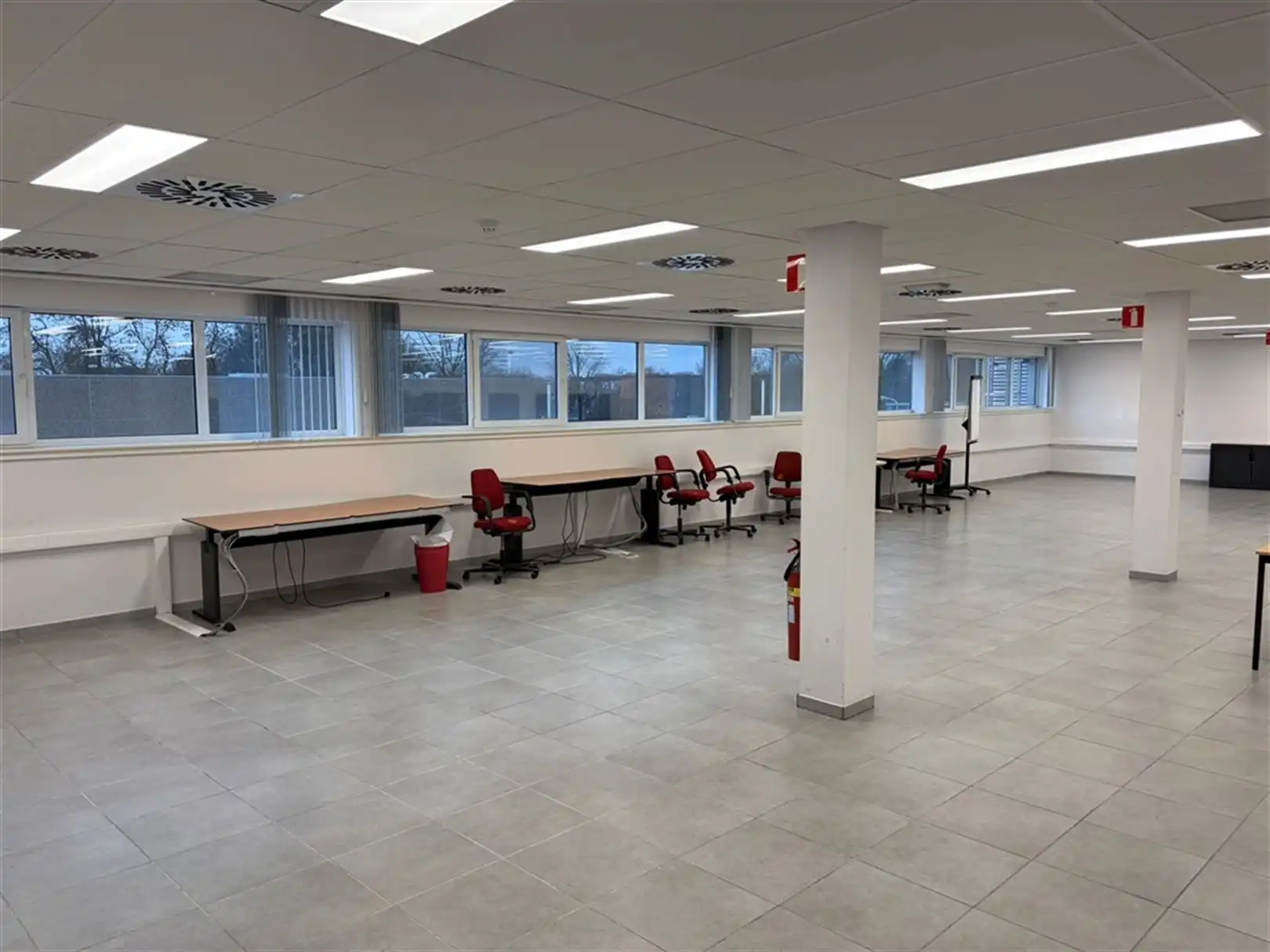 Kantoorgebouw foto 3