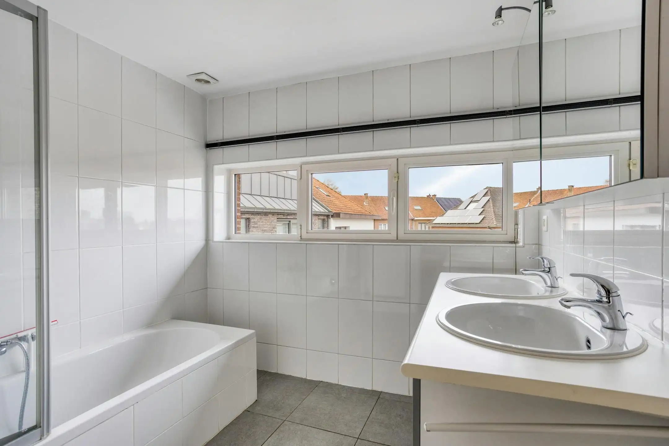 Driegevelwoning met extra studio/kantoor of praktijk, op een toplocatie in het centrum van Grimbergen! foto 12