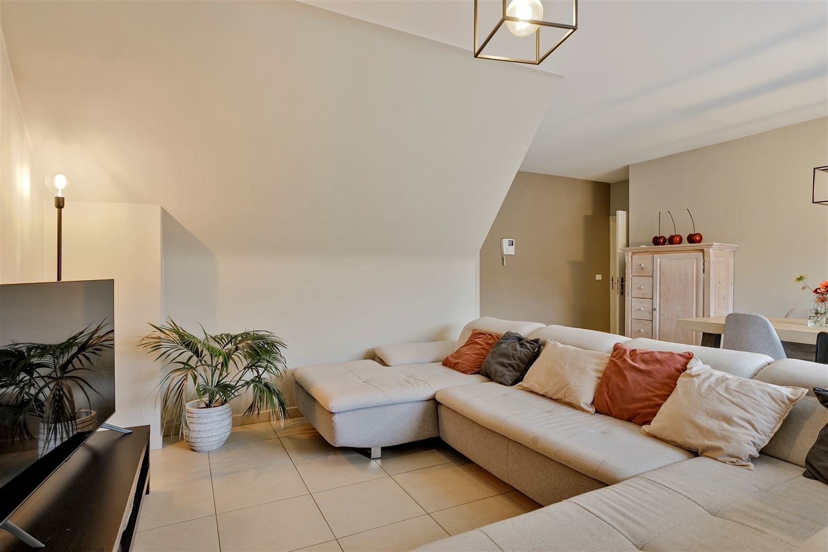 App te huur met garage in Eine. foto 4