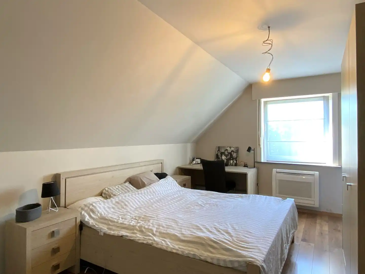BEDRIJFSWONING/CONCIËRGEWONING MET 4 SLPKS EN TUIN foto 7