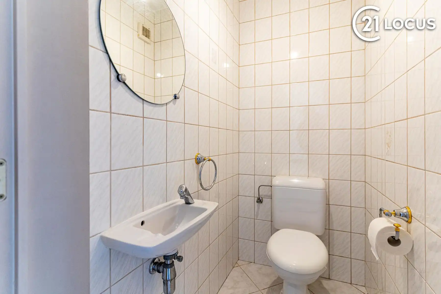 Ruim instapklaar appartement met garage in Burcht foto 8
