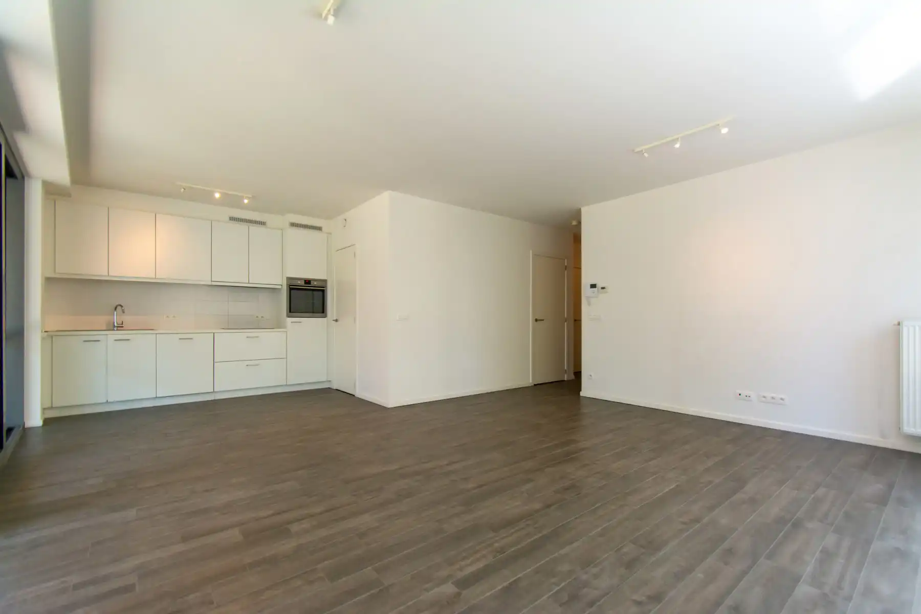 Gezelig lichtrijk gemeubeld 2 kamer app. met TERRAS foto 4