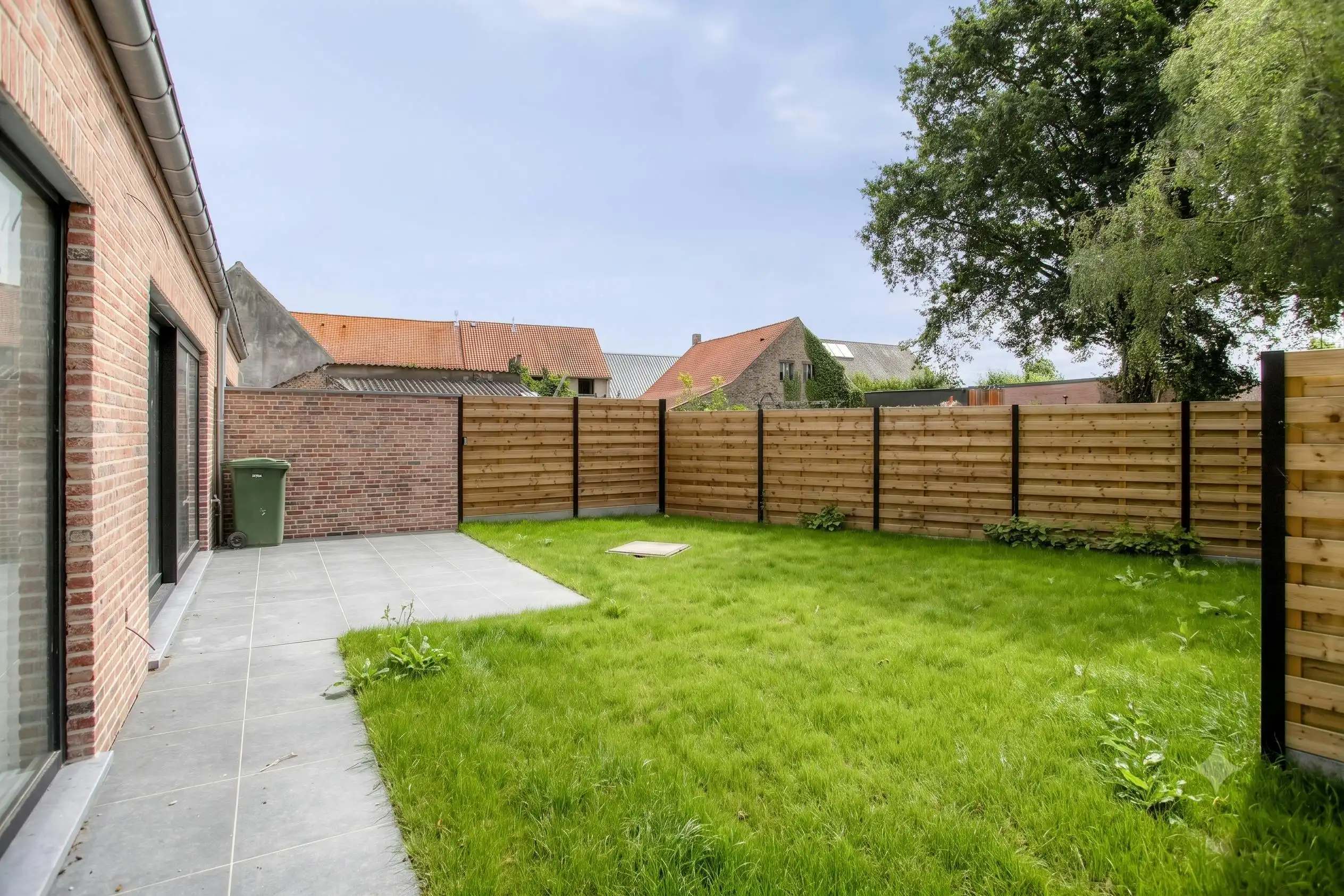 Halfopen nieuwbouwwoning te koop met 3 kamers, oprit en tuin foto 3