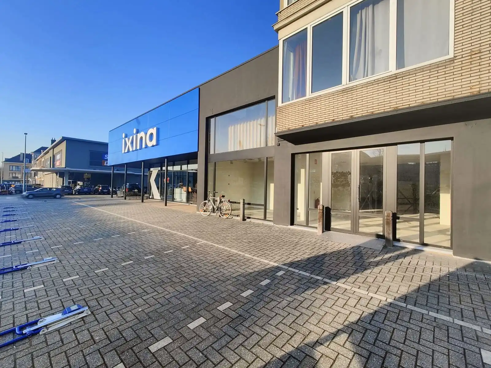 Handelspand op topligging langs Parklaan – Sint-Niklaas foto {{pictureIndex}}