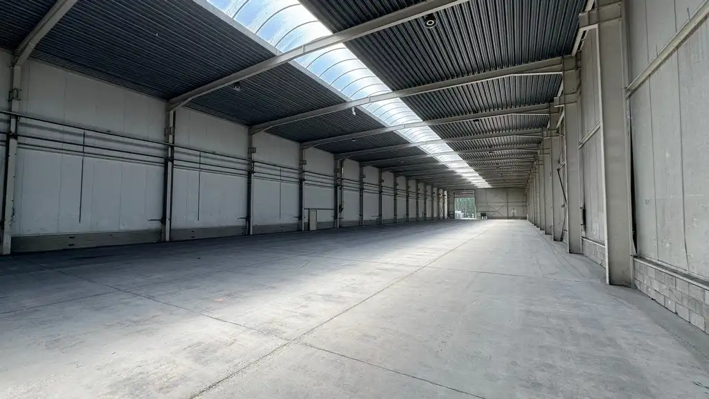 Loods met buitenopslag te huur in Rumst foto 7